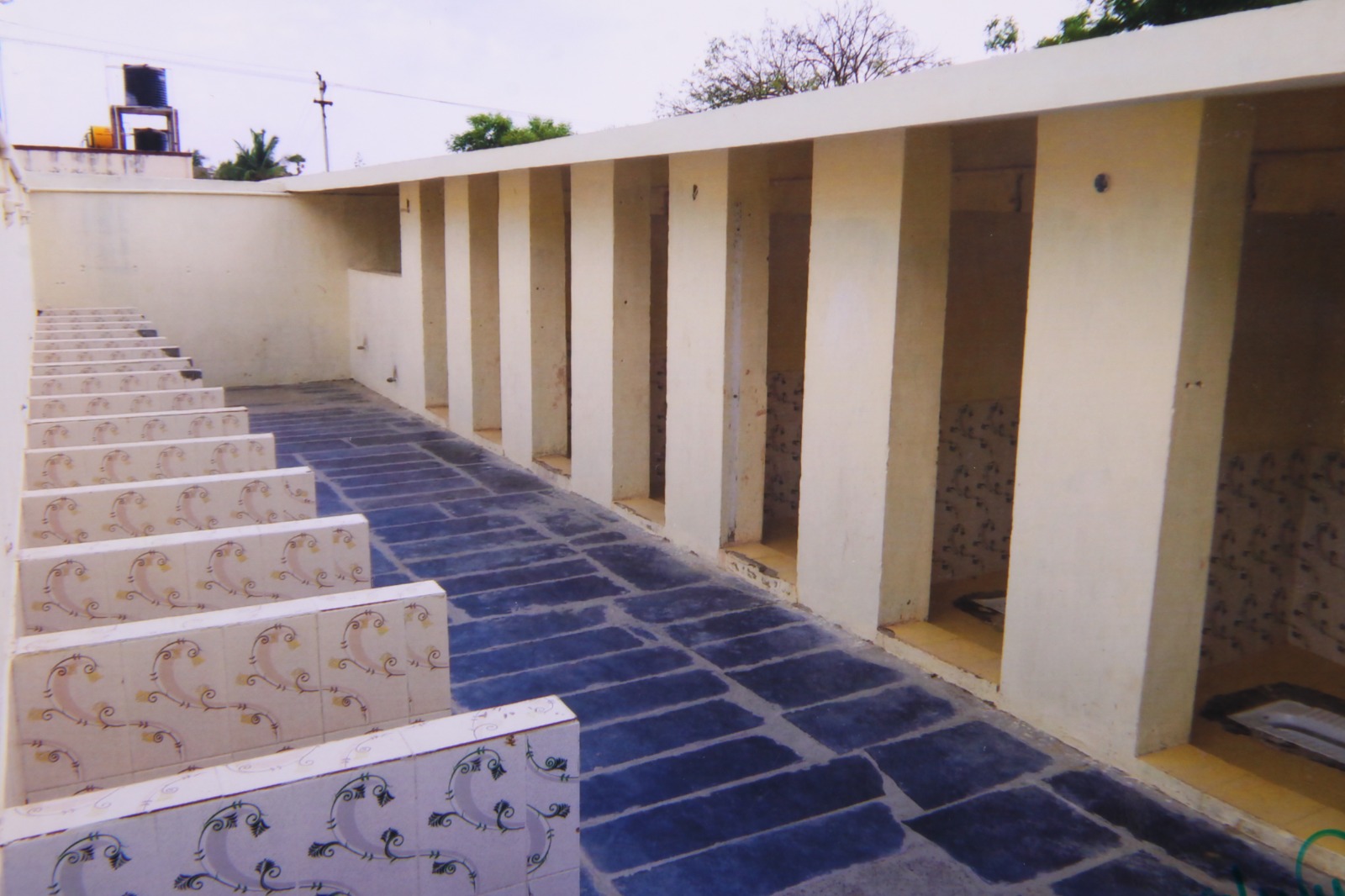 Toilet block walkway